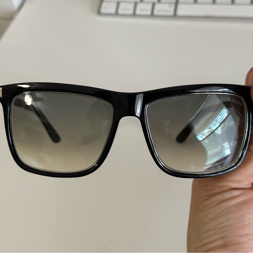 TOM FORD Karlie T392. Black frame with blue gradient shades. - Picture 6 of 12
